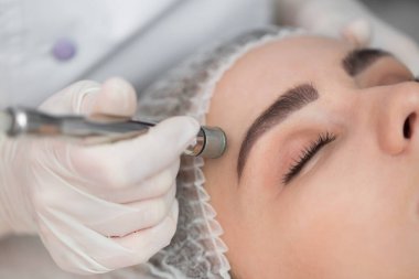 Hipersonik fonforez. Kozmetik kliniği prosedürü