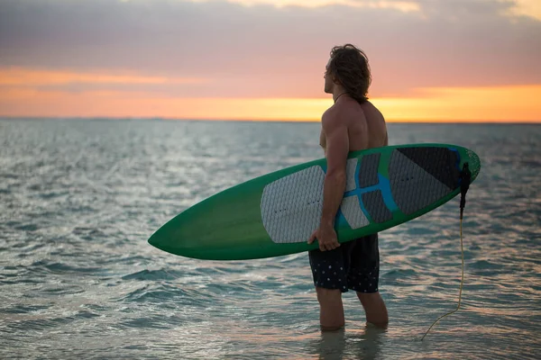 Silueta Pádlo Surfař Pozadí Západu Slunce — Stock fotografie