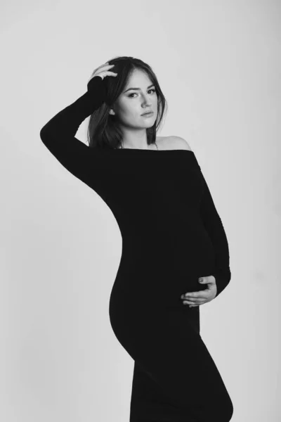 Foto Blanco Negro Una Mujer Embarazada Sobre Fondo Blanco Silueta —  Fotos de Stock