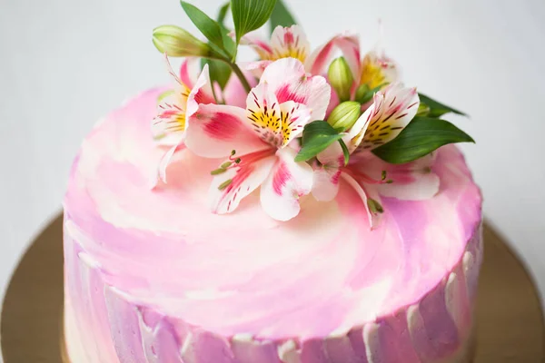 Bolo Com Decoração Rosa Flores — Fotografia de Stock