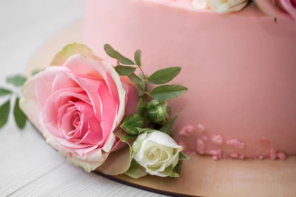 Tort Weselny Świeżych Kwiatów — Zdjęcie stockowe