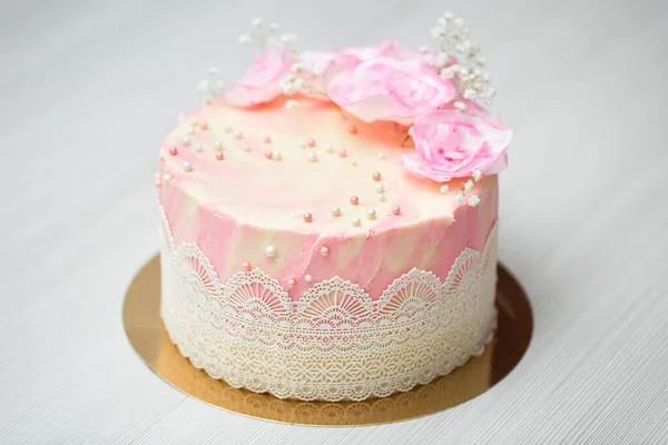 Торт День Рождения Розовыми Розами — стоковое фото