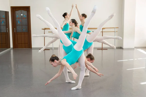 Kinderen Die Zich Bezighouden Met Choreografie Aan Balletschool — Stockfoto