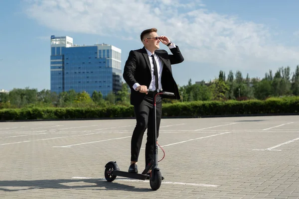 Young Businessman Electric Scooter Standing Front Modern Business Building Looking — Stock Photo, Image