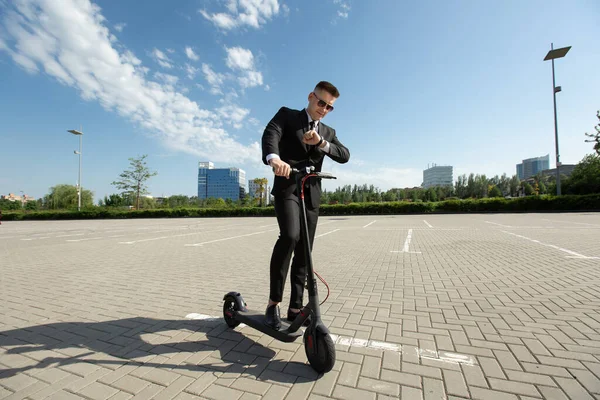 Young Businessman Electric Scooter Standing Front Modern Business Building Looking — Stock Photo, Image