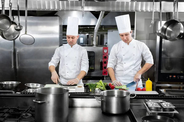 Restaurant Belebte Küche Köche Und Köche Arbeiten Ihren Gerichten Stockbild