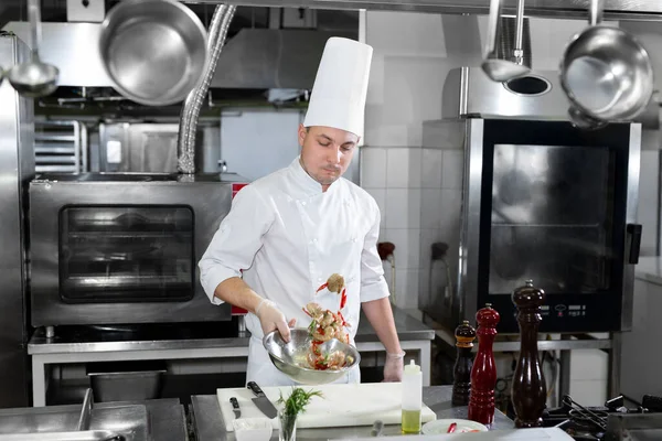 Chef Marina Gamberetti Prima Friggere — Foto Stock
