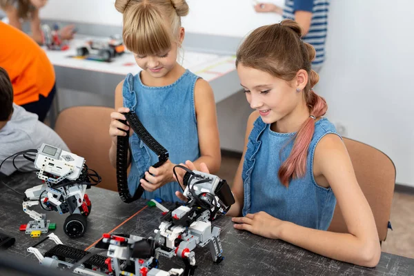 Onderwijs Kinderen Technologie Wetenschap Mensen Concept Groep Gelukkige Jonge Geitjes — Stockfoto