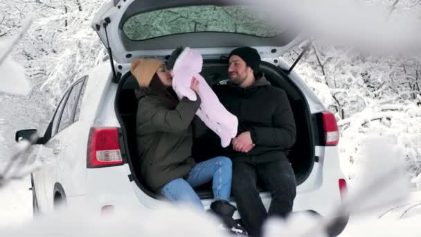 Young Happy Family Man Woman Baby Sitting Trunk Car Winter — Stock Video
