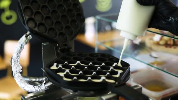 Verser Pâte Sur Gaufrier Préparation Gaufres Hong Kong — Video