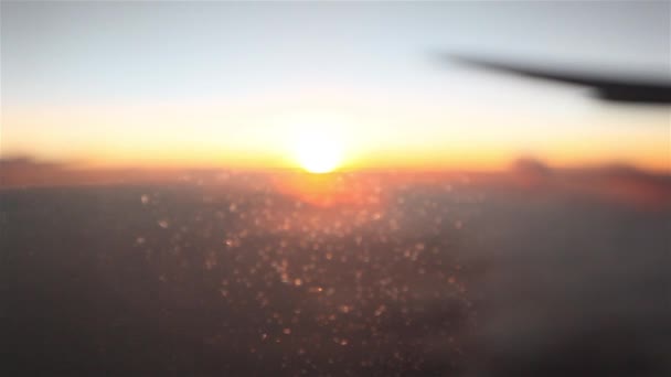 Salida Del Sol Vista Desde Interior Del Avión — Vídeos de Stock