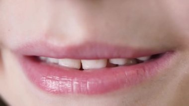 İlk bebek dişi ya da geçici diş kaybı..