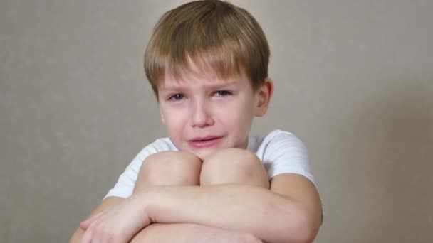 Der Kleine Junge Weint Und Ist Wütend Groll Und Wut — Stockvideo
