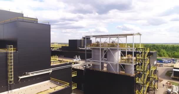 Werkstattgebäude Und Tanks Die Mit Pipelines Chemiewerk Aus Der Luft — Stockvideo