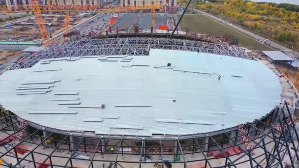 Almaty Kazakhstan Septiembre 2022 Montaje Techo Estadio Deportivo Con Grúas — Vídeo de stock