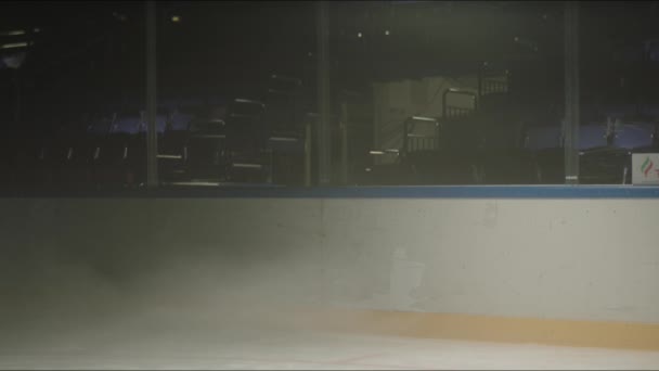 Almaty Kazakhstan Αυγουστου 2022 Hockey Player Skates Ice Arena Και — Αρχείο Βίντεο