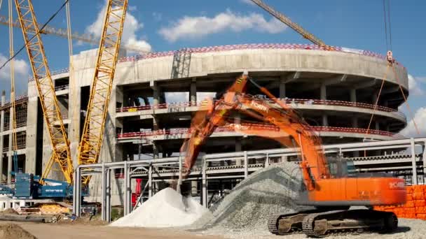 Timelapse Contemporary Working Building Materials Sports Arena Construction Site Sunny — Vídeo de Stock