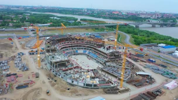 Carcass Unfinished Sports Stadium Construction Site Green Riverbank City Bird — Vídeo de Stock
