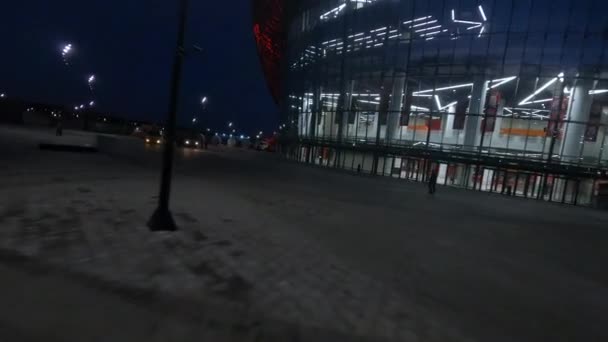 Glowing Streetlights Large Empty Yard Contemporary Sports Center Glass Facade — Vídeo de Stock