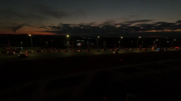 Vehicles Drive Wide Highway Parking Site Night City Gloomy Sky — Stockvideo