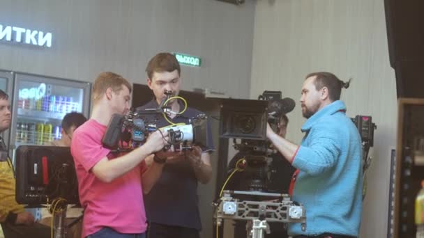 Almaty Kazakhstan January 2023 Specialists Set Parameters Professional Movie Camera — Wideo stockowe