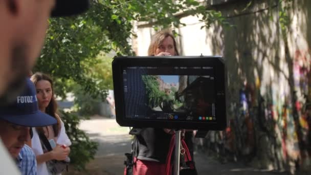 Almaty Kazakhstan Temmuz 2022 Yönetmen Kamera Ekranında Film Yapma Sürecini — Stok video