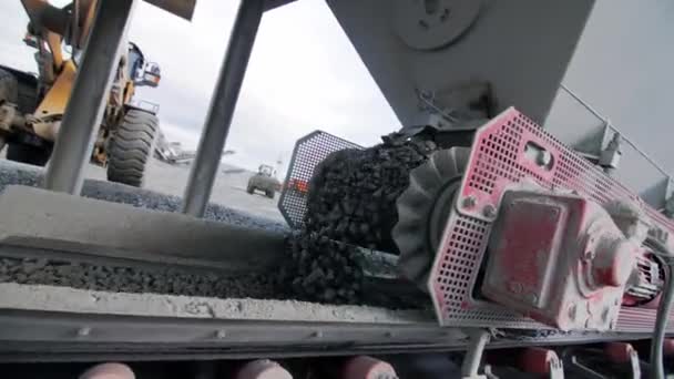 Despejar Granito Funil Correia Transportadora Movimento Fechamento Poço Mineração Tecnologia — Vídeo de Stock