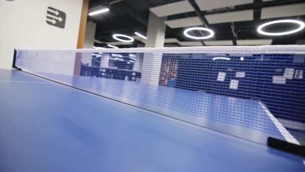 Blue Table Playing Tennis Company Empty Office Illuminated Chandeliers Contemporary — Vídeos de Stock