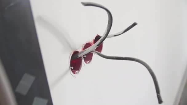 Kabels Stopcontacten Dozen Witte Muur Gerenoveerde Kamer Close Elektrische Apparatuur — Stockvideo