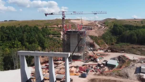 Διαδικασία Κατασκευής Οδικής Γέφυρας Υποστήριξης Γερανό Μηχανοστάσιο Επαγγελματική Εταιρεία Υλοποιεί — Αρχείο Βίντεο