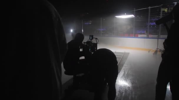 Almaty Kazakhstan August 2022 Відеограф Професійним Хокеїстом Тренером Арені Зйомки — стокове відео