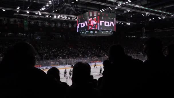 Almaty Kazakhstan Mars 2023 Fans Står Att Titta Allvarliga Hockey — Stockvideo