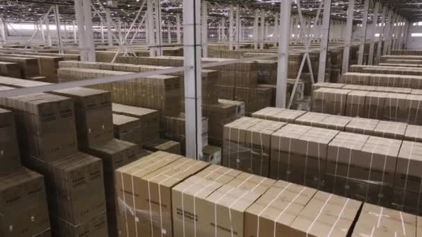 Almaty Kazakhstan Μαρτιου 2023 Εργοστάσιο Μεγάλη Αποθήκη Γεμάτη Από Κουτιά — Αρχείο Βίντεο