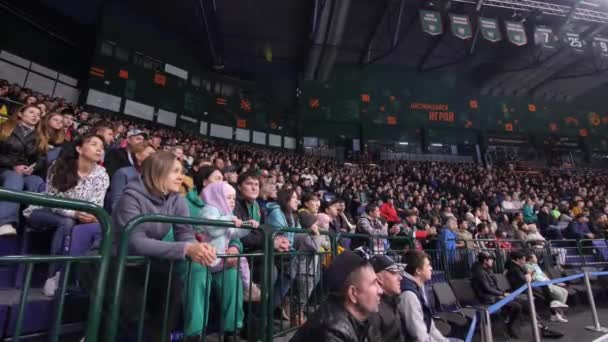 Almaty Kazakhstan March 2023 Penggemar Berkumpul Bersama Untuk Menyaksikan Dan — Stok Video