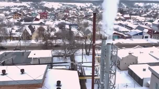 Boruları Yoğun Duman Çıkaran Endüstriyel Kazan Dairesi Metal Şebeke Yapısı — Stok video