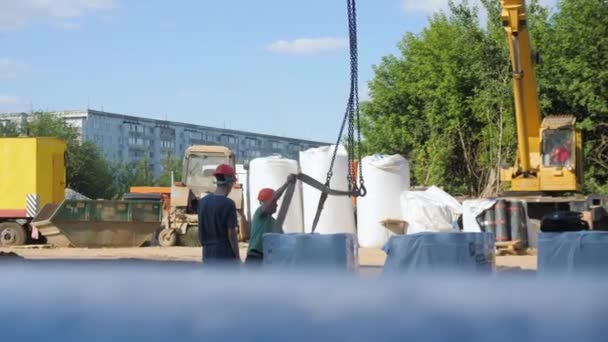 Almaty Kazakhstan May 2023 Builders Helmets Adjust Cables Loading Cargo — Stock Video