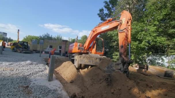 Almaty Kazakhstan Maggio 2023 Bulldozer Raccoglie Sabbia Che Trasporta Luogo — Video Stock