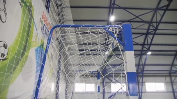 Almatia Kazakhstan Maj 2023 Brama Piłkarska Białą Siatką Budynku Szkoły — Wideo stockowe