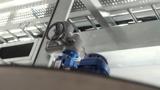 Ronde Klep Compressor Pomp Van Airconditioning Systeem Fabriek Werkplaats Moderne — Stockvideo