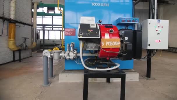 Hidrolik Fabrikasının Dahili Tesislerinde Çalışan Motor Sistemi Üretim Atölyesinde Boru — Stok video