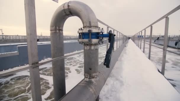 采用工业厂房技术桥的污水处理池 车间生产废水的处理 — 图库视频影像