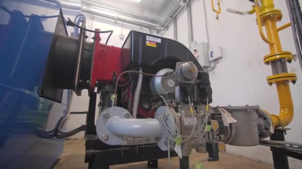 特別な生産の研修会の水冷システムのためのモーター 発電所の管そして弁のためのエンジンそしてモーターが付いている油圧システム — ストック動画