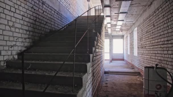 Erhöhte Treppe Sonnendurchfluteten Gebäude Als Realisierung Des Projektes Der Weißen — Stockvideo