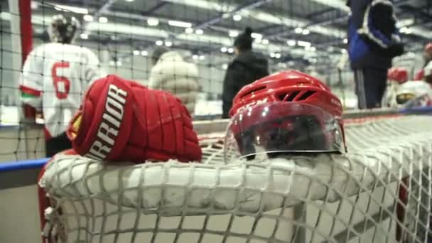 Almaty Kazakhstan Června 2023 Hokejisté Přilba Rukavice Červeného Týmu Kluziště — Stock video