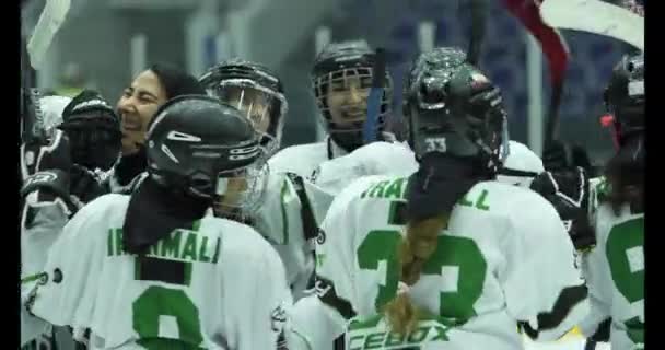 Almatia Kazakhstan Lipiec 2023 Kobiety Świętują Zwycięstwo Narodowych Rozgrywkach Hokejowych — Wideo stockowe
