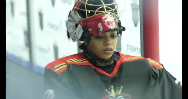 Almaty Kasakhstan Juli 2023 Hockeytorhüterin Streckt Arme Aus Betäubung Während — Stockvideo