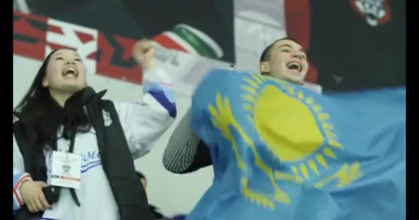 Almaty Kazakhstan Ιουλίου 2023 Θαυμαστές Εθνική Σημαία Ζητωκραυγάζουν Για Την — Αρχείο Βίντεο