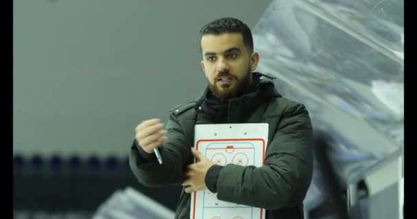 Almaty Kasakhstan Juli 2023 Trainer Mit Spielstrategie Weist Ersatzspieler Das — Stockvideo