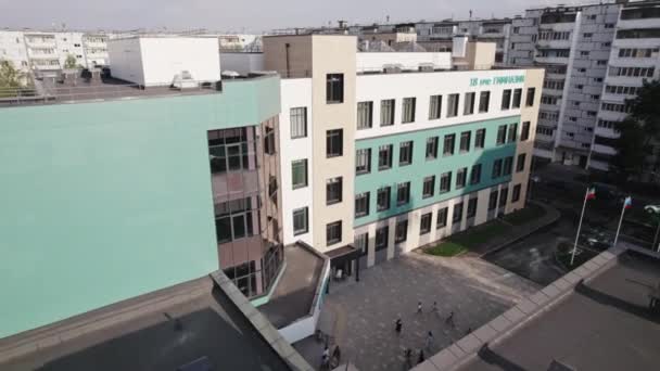 Parlak Modern Spor Salonu Binası Öğrenciler Öğrenciler Yerleşim Alanındaki Hava — Stok video