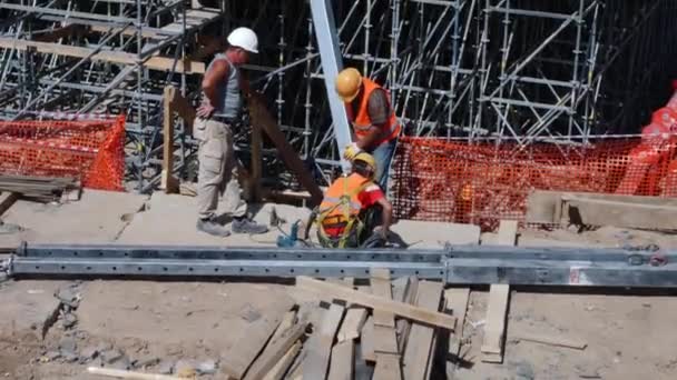 Almaty Kazakhstan June 2023 Builders Install Metal Beam Carcass Traffic — Stock Video